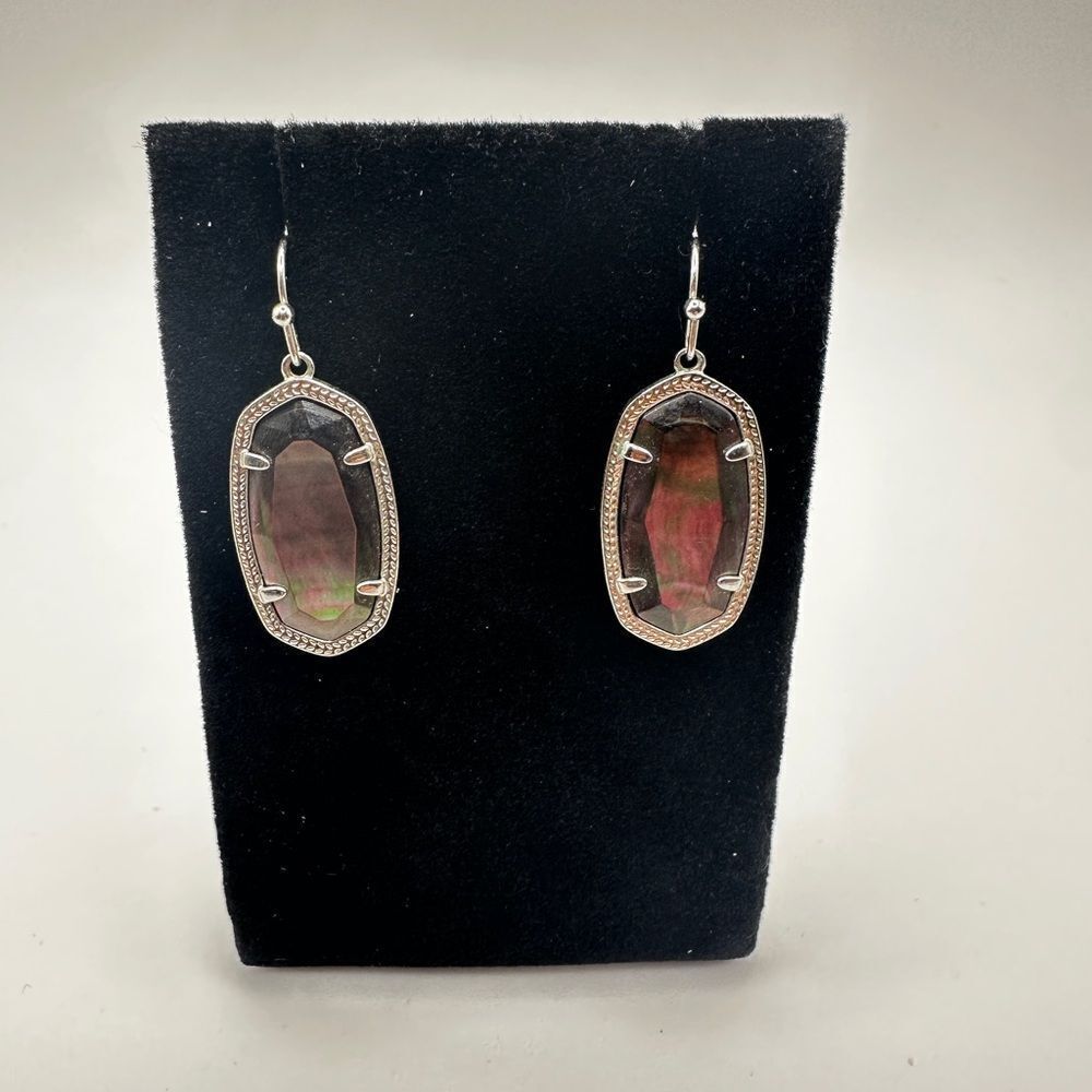 Retired Kendra Scott "gray abalone" dangle earrings in silver‎ tone!
